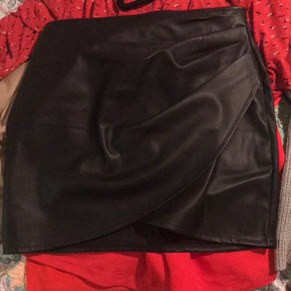 Black leather skirt never been worn!